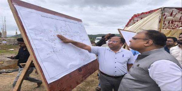 इंदौरः संभागायुक्त ने खरगोन जिले का किया व्यापक निरीक्षण