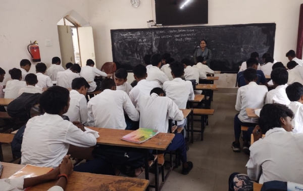 जिला स्कूल में बिजली बचाओ विषय पर निबंध प्रतियोगिता व जागरूकता कार्यक्रम आयोजित