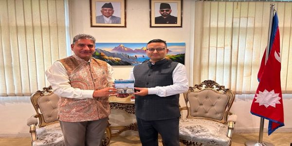 सचिव दीपक कुमार नेपाल दूतावास में कार्यवाहक राजदूत डॉ.सुरेन्द्र थापा से भेंट करते हुए। सचिव दीपक कुमार नेपाल दूतावास में कार्यवाहक राजदूत डॉ.सुरेन्द्र थापा से भेंट करते हुए।