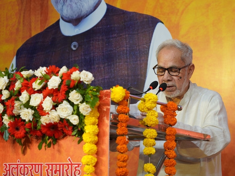 अलंकरण समारोह को संबोधित करते हुए रामबहादुर राय अलंकरण समारोह को संबोधित करते हुए रामबहादुर राय