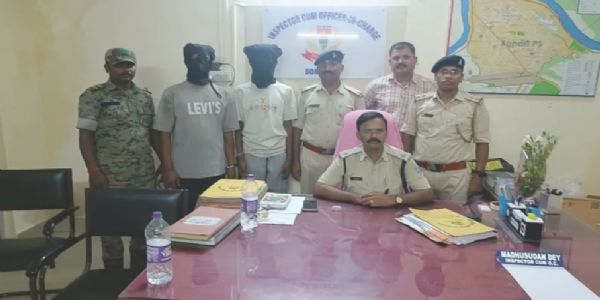 चेन स्नैचिंग के दो अपराधी गिरफ्तार, बाइक जब्त