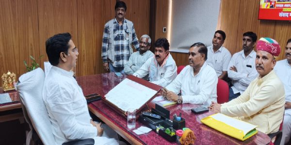 सरपंच संघ राजस्थान का प्रतिनिधिमंडल ग्रामीण विकास एवं पंचायत राज विभाग के अधिकारियों से मिला