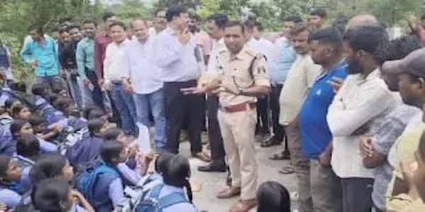 कोरबा : कस्तूरबा गांधी बालिका छात्रावास की छात्राओं ने किया चक्काजाम, आश्वासन मिलने पर समाप्त हुआ प्रदर्शन