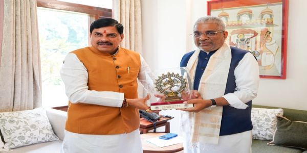 मध्य प्रदेश के मुख्यमंत्री ने केंद्रीय मंत्री भूपेंद्र यादव से की सौजन्य भेंट