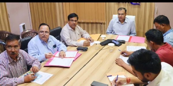 हर पात्र नागरिक का नाम मतदाता सूची में जोड़ना प्राथमिकता:जिलाधिकारी