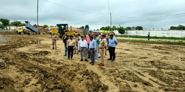 औरैया : निर्माणाधीन रिजर्व पुलिस लाइन का जिलाधिकारी-एसपी ने किया निरीक्षण