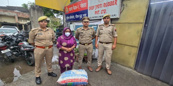कुख्यात गांजा तस्कर महिला को कस्टडी रिमांड पर लेकर पुलिस ने बरामद किया 23 किलो गांजा