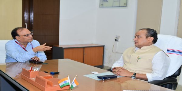 रिम्स में जलजमाव पर स्वास्थ्य मंत्री सख्त, संवेदक पर कार्रवाई के निर्देश