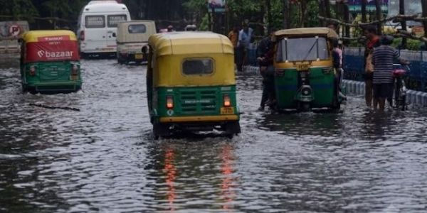 भुवनेश्वर में मूसलाधार बारिश से जनजीवन अस्त-व्यस्त, कई इलाकों में जलभराव