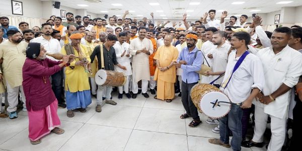 घुमंतू समाज को दर-दर की ठोकरें नहीं खानी पड़ेगी, सम्मान के साथ मिलेगा विकास का अवसर : मुख्यमंत्री योगी आदित्यनाथ