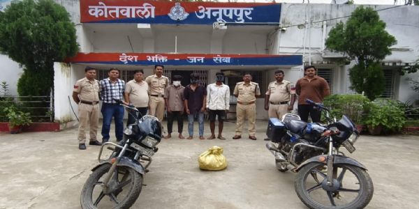 अनूपपुर: आंगनवाड़ी केंद्र में चोरी के 3 आरोपी गिरफ्तार, 3 फरार, बर्तन और 2 बाइक जब्त
