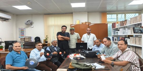 दून लाइब्रेरी ने कुमाऊंनी लोकगीतों के दुर्लभ ग्रामोफोन रिकॉर्ड किए डिजिटल