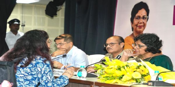 एनसीडब्ल्यू अध्यक्ष विजया रहाटकर ने कोलकाता में की जनसुनवाई, 25 मामलों का हुआ निस्तारण
