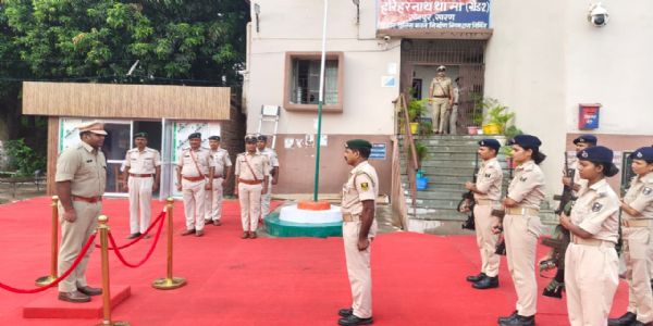 सारण एसएसपी ने किया हरिहरनाथ थाने का औचक निरीक्षण