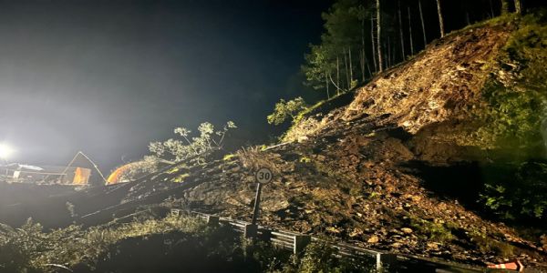 बारिश से गंगोत्री-यमुनोत्री हाईवे समेत 15 सड़कें बंद