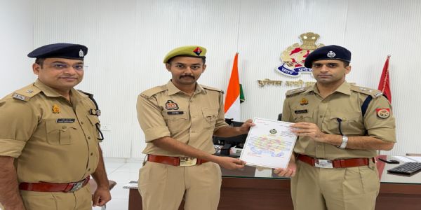 एक घायल को सीपीआर देकर सिपाही ने बचाई जान, एसपी ने किया सम्मानित