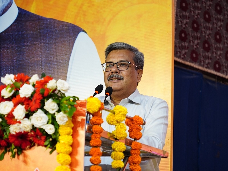 अलंकरण समारोह को संबोधित करते हुए अपर मुख्य सचिव शिवशेखर शुक्ला अलंकरण समारोह को संबोधित करते हुए अपर मुख्य सचिव शिवशेखर शुक्ला