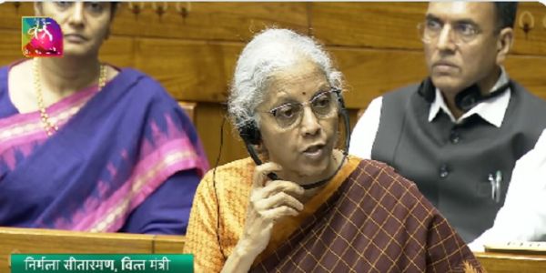 लोकसभा में कराधान और अन्य कानून (संशोधन) विधेयक, 2026 को स्थापित करते सीतारमण लोकसभा में कराधान और अन्य कानून (संशोधन) विधेयक, 2026 को स्थापित करते सीतारमण