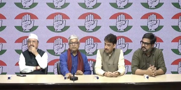 कांग्रेस मुख्यालय में आयोजित पत्रकार वार्ता को संबोधित करते उत्तर प्रदेश कांग्रेस प्रभारी राजेंद्र पाल गौतम, सांसद इमरान मसूद, तनुज पुनिया और किशोरी लाल शर्मा। कांग्रेस मुख्यालय में आयोजित पत्रकार वार्ता को संबोधित करते उत्तर प्रदेश कांग्रेस प्रभारी राजेंद्र पाल गौतम, सांसद इमरान मसूद, तनुज पुनिया और किशोरी लाल शर्मा।
