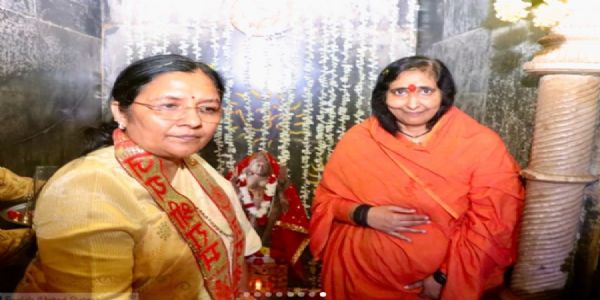 साध्वी ऋतंभरा और केंद्रीय राज्य मंत्री सावित्री ठाकुर ने किए मां वाग्देवी के दर्शन साध्वी ऋतंभरा और केंद्रीय राज्य मंत्री सावित्री ठाकुर ने किए मां वाग्देवी के दर्शन