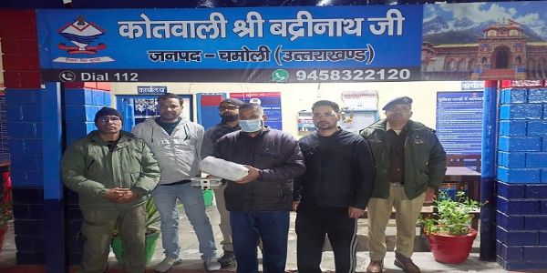 पुलिस हिरासत में  गिरफ्तार आरोपित।