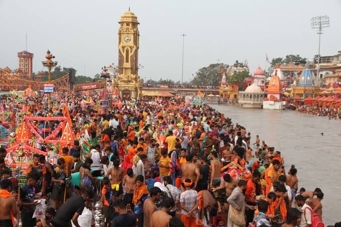 हर की पैड़ी पर शिव भक्त कांवड़ियों का सैलाब हर की पैड़ी पर शिव भक्त कांवड़ियों का सैलाब