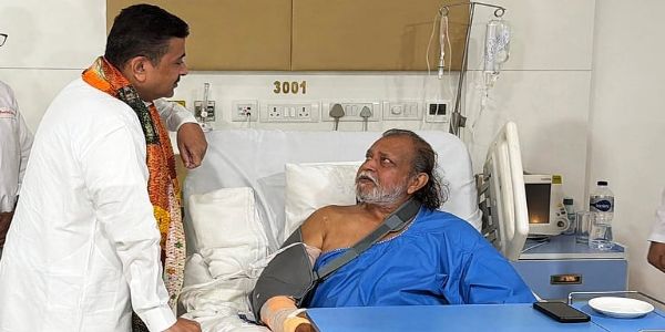 मिथुन चक्रवर्ती को देखने पहुंचे मुख्यमंत्री शुभेंदु