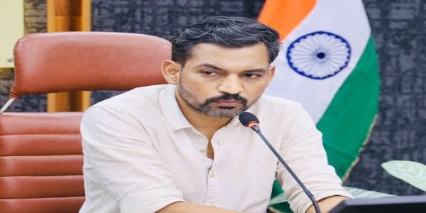 परेड ग्राउंड में होगा मुख्य समारोह, जिलाधिकारी ने की सुरक्षा और यातायात व्यवस्था की समीक्षा