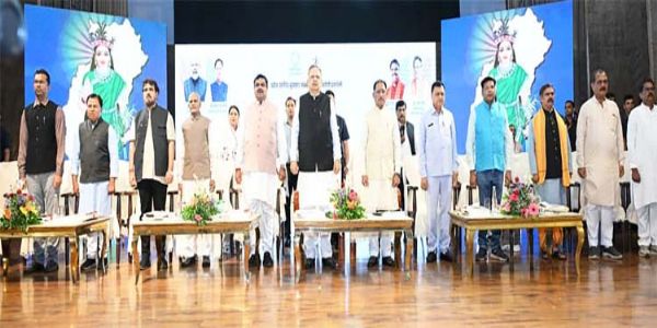 कोसा की चमक अब वैश्विक बाजार तक : मुख्यमंत्री ने लॉन्च किया छत्तीसगढ़ का प्रीमियम हैंडलूम ब्रांड 