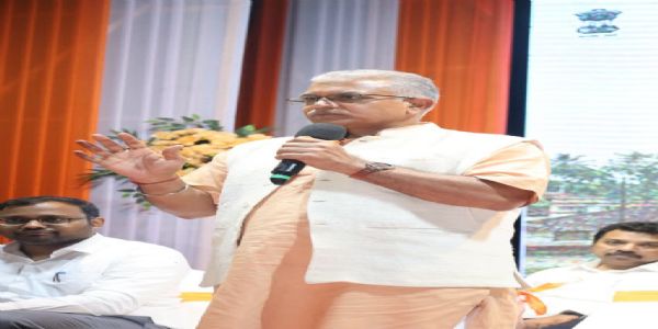 मंत्री दिलीप घोष ने लिया ग्रामीण विकास योजनाओं के क्रियान्वयन जायजा