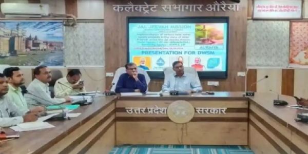 डीएम ने जल जीवन मिशन की समीक्षा बैठक में अफसराें काे दिए निर्देश