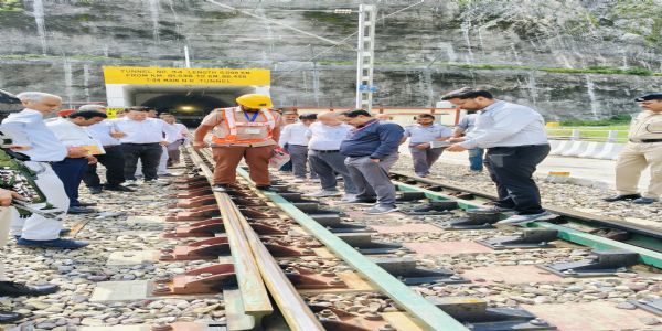 कटरा से श्रीनगर तक रेल सुरक्षा का निरीक्षण पूरा, डीआरएम जम्मू और अन्य वरिष्ठ अधिकारी रहे मौजूद