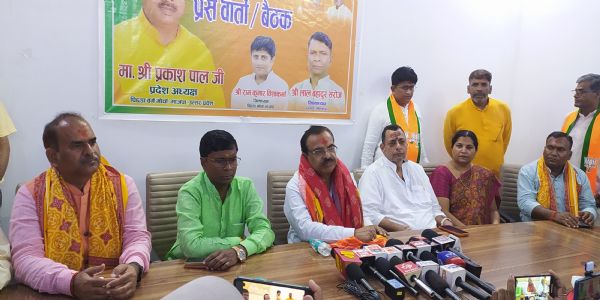 राहुल गांधी अपनी पहचान, पारिवारिक पृष्ठभूमि और विदेश यात्राओं पर दें जवाब : प्रकाश पाल
