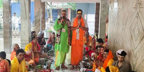 बक्सर के डुमरांव में बाबा जंगलीनाथ धाम में गूंजे हर-हर महादेव के जयकारे, 251 जोड़ों ने किया महारुद्राभिषेक