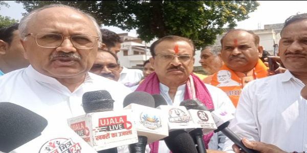 जो अपने दादा की कब्र पर झांकने नहीं आए, वह युवाओं को क्या संदेश देंगे