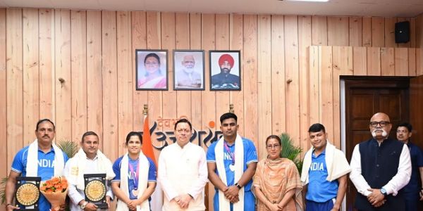 कॉमनवेल्थ पदक विजेताओं और प्रशिक्षकों को मुख्यमंत्री धामी ने किया सम्मानित