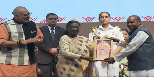 मप्र के खरगोन जिले के बुनकर कमल गौड़ को मिला राष्ट्रीय हथकरघा पुरस्कार
