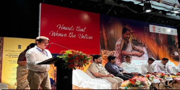 राष्ट्रीय हथकरघा दिवस पर कोलकाता में बुनकरों के सम्मान और योजनाओं पर जोर