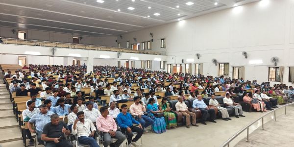 विद्यार्थियों के समग्र विकास के लिए महाविद्यालय प्रतिबद्ध : प्राचार्य