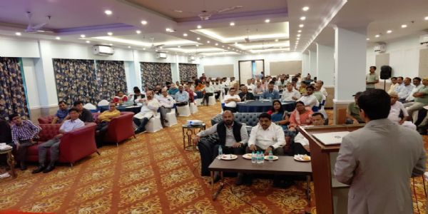 पूर्णिया में आयकर विभाग ने आउटरीच कार्यक्रम में बताये व्यवसायियों नए आयकर नियम