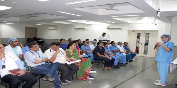 नवजात शिशुओं को स्तनपान मानसिक और शारीरिक विकास के लिए जरूरी