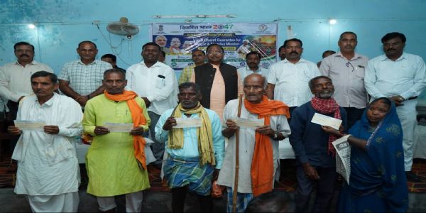 बलरामपुर : रामानुजगंज में वीबीजीरामजी प्रशिक्षण कार्यक्रम, 97 हितग्राहियों को बांटे स्वेच्छा अनुदान के चेक
