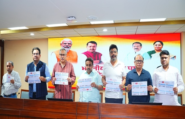 प्रेस कांफ्रेंस को संबोधित करते हुए कैट महामंत्री प्रवीण खंडेलवाल प्रेस कांफ्रेंस को संबोधित करते हुए कैट महामंत्री प्रवीण खंडेलवाल