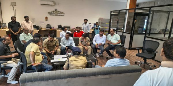 नवरात्रि में सुरक्षा और यातायात व्यवस्था को लेकर पुलिस-प्रशासन की तैयारी तेज, दुर्गा उत्सव समितियों के साथ हुई बैठक