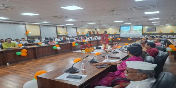 हर घर तिरंगा अभियान: सर्किट हाउस में लगी प्रदर्शनी, शहीदों के चित्रों पर पुष्पांजलि
