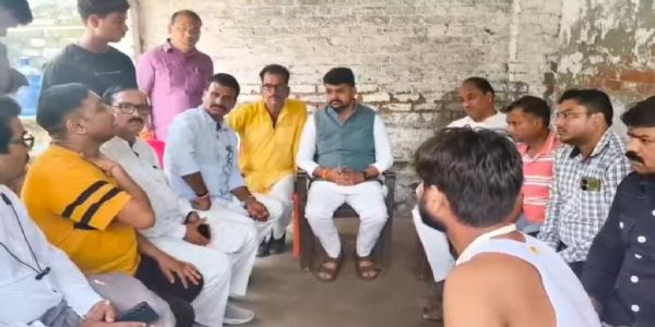 प्रतापगढ़ में जर्जर मकान हादसे के पीड़ित परिवार से मिले भाजयुमो के प्रदेश अध्यक्ष, हर संभव मदद का दिया आश्वासन