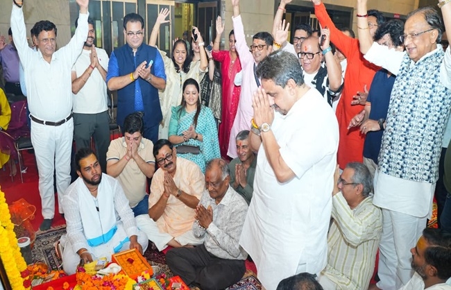 भारतीय व्यापार महोत्सव 2026 के भूमी पूजन के बाद संवाददाताओं को संबोधित करते खंडेलवाल भारतीय व्यापार महोत्सव 2026 के भूमी पूजन के बाद संवाददाताओं को संबोधित करते खंडेलवाल