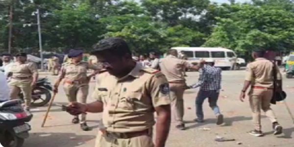 दाहोद में विश्व आदिवासी दिवस की रैली के दौरान पथराव, पुलिस ने छोड़े आंसू गैस के गोले