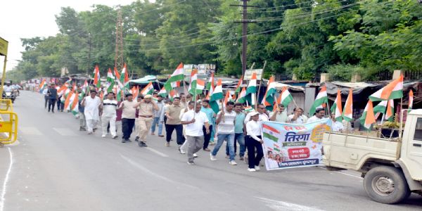हर घर तिरंगा अभियान : डूंगरपुर में देशभक्ति के तरानों संग निकली भव्य प्रभात फेरी
