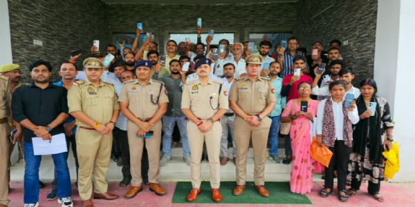 101 लोगों के चेहरे पर लौटी मुस्कान, साइबर पुलिस ने खोज निकाले 25 लाख के मोबाइल